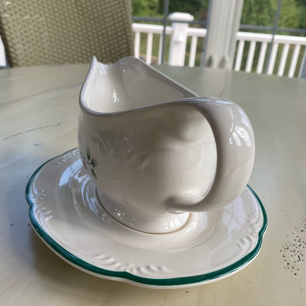 VTG Pfaltzgraff Winterberry Holiday 🎄 Gravy Boat - Picture 6 of 12